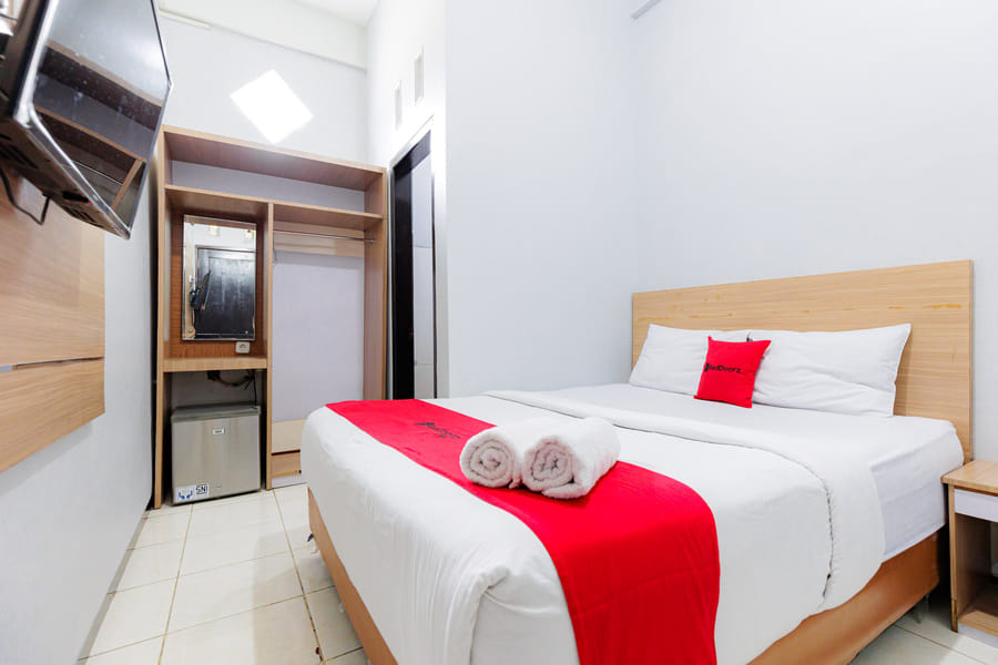 RedDoorz Plus near Malang Town Square