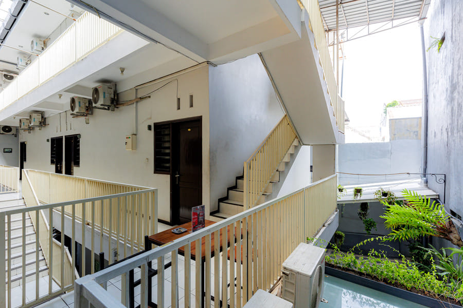 RedDoorz Plus near Malang Town Square