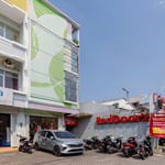 RedDoorz Plus near Malang Town Square