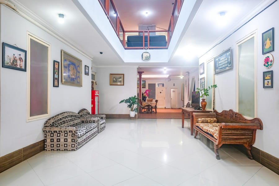 Reddoorz near Batik Tulis Celaket 2