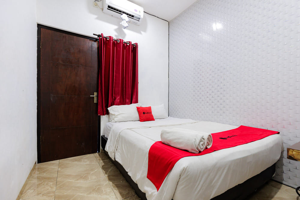 RedDoorz Room