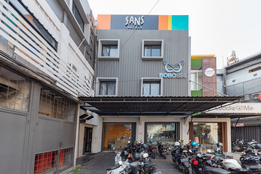 Sans Hotel Bobosini Malang