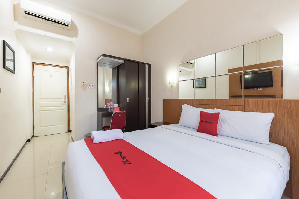RedDoorz Room