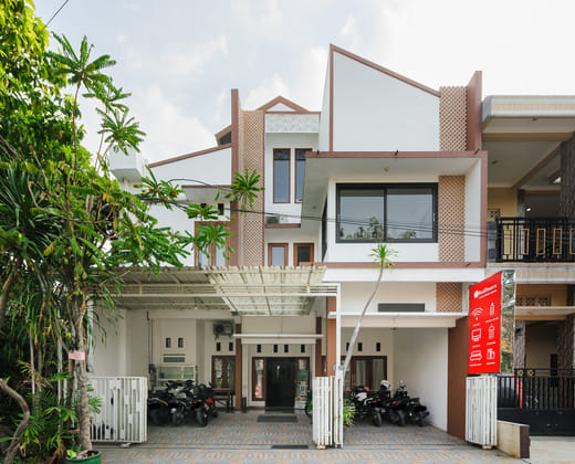 RedDoorz @ Jalan Danau Limboto