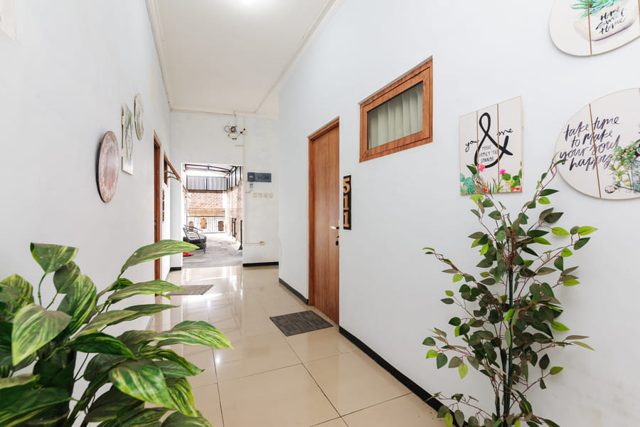 RedDoorz near Velodrome Malang 2