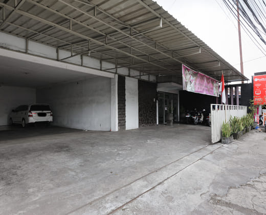 RedDoorz near Velodrome Malang 2
