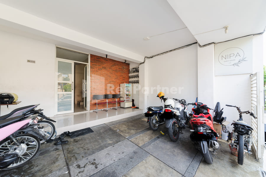 Nipa Guest House near Universitas Widyagama