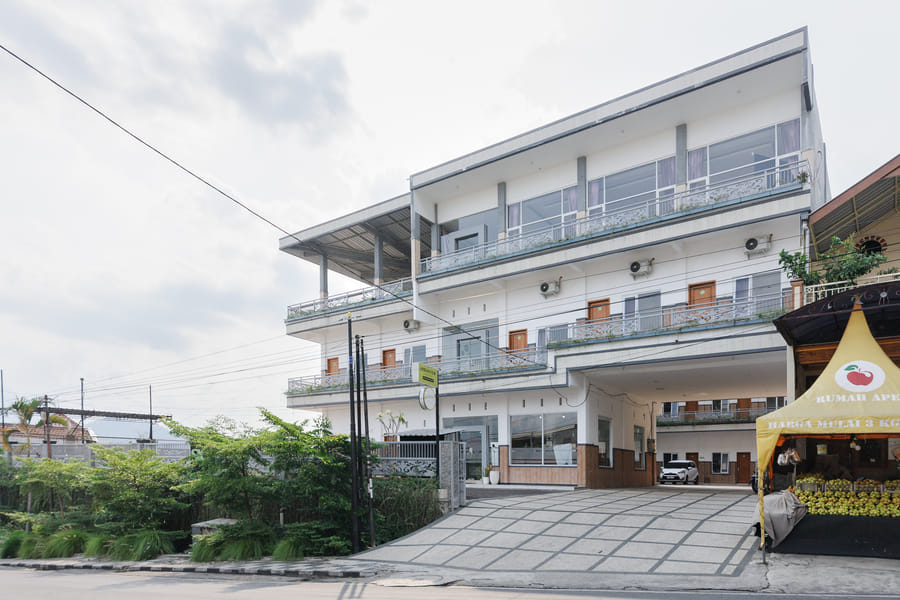 Urbanview Hotel Sky Batu Malang by RedDoorz