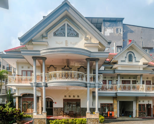 RedDoorz Plus near Taman Rekreasi Selecta 2
