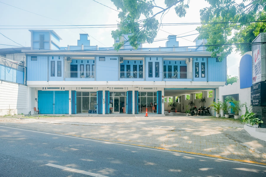 Urbanview The Halona near Jawa Timur Park 4