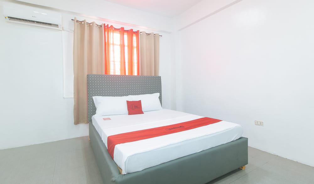 RedDoorz Deluxe Room