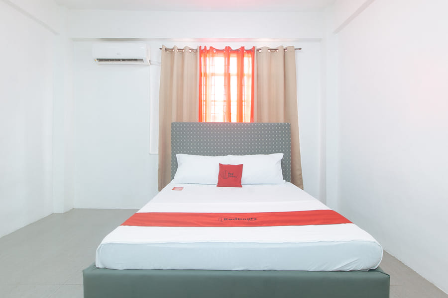 RedDoorz @ Najar Residences near NAIA