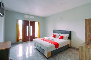 RedDoorz @ Saren Anyar Homestay Lukluk