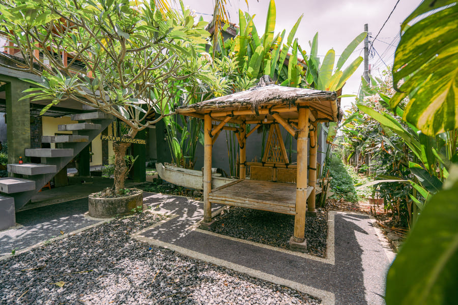RedDoorz @ Saren Anyar Homestay Lukluk