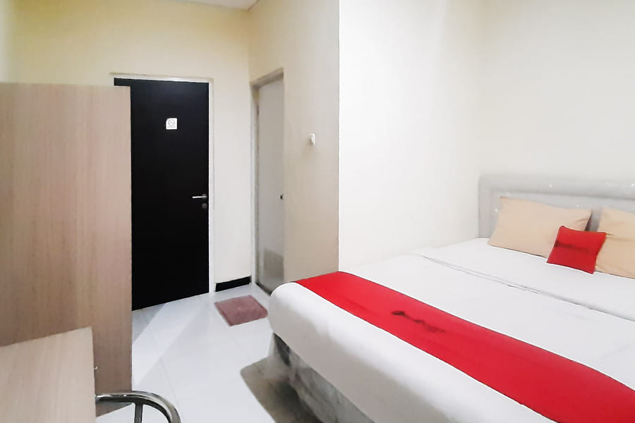 RedDoorz Syariah Near Transmart Mall Palembang