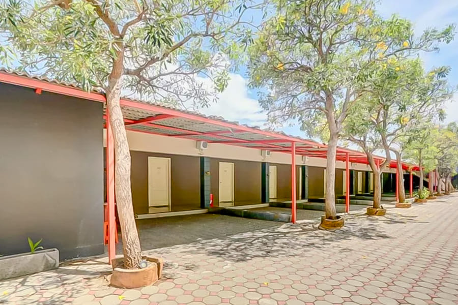 Grand Hills Hotel Near Ketapang Banyuwangi Mitra RedDoorz