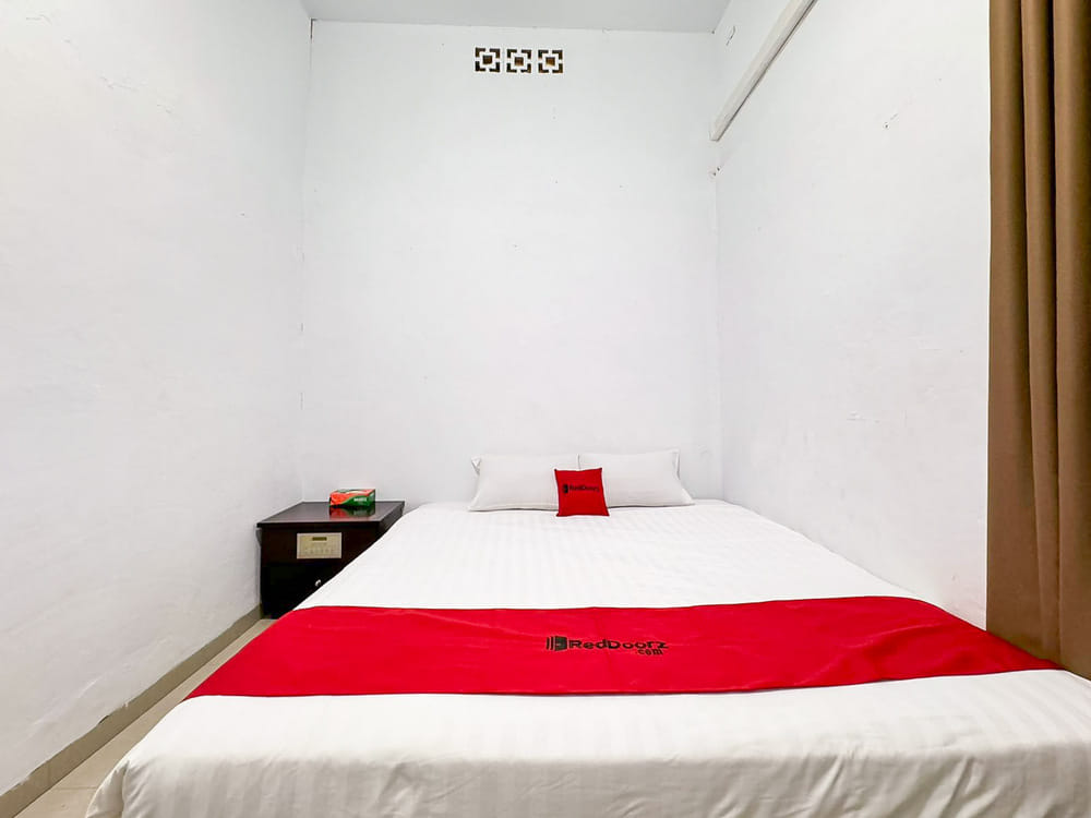 RedDoorz Room