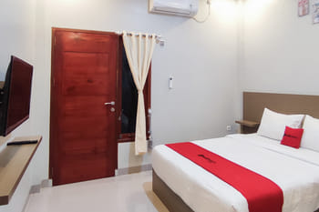 RedDoorz Syariah @ Djaya Guest House Padang