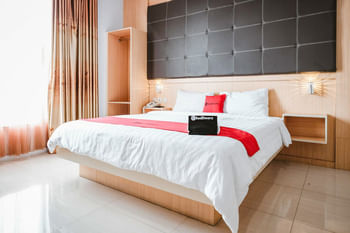 RedDoorz Premium @ Hotel T-ONE Jambi