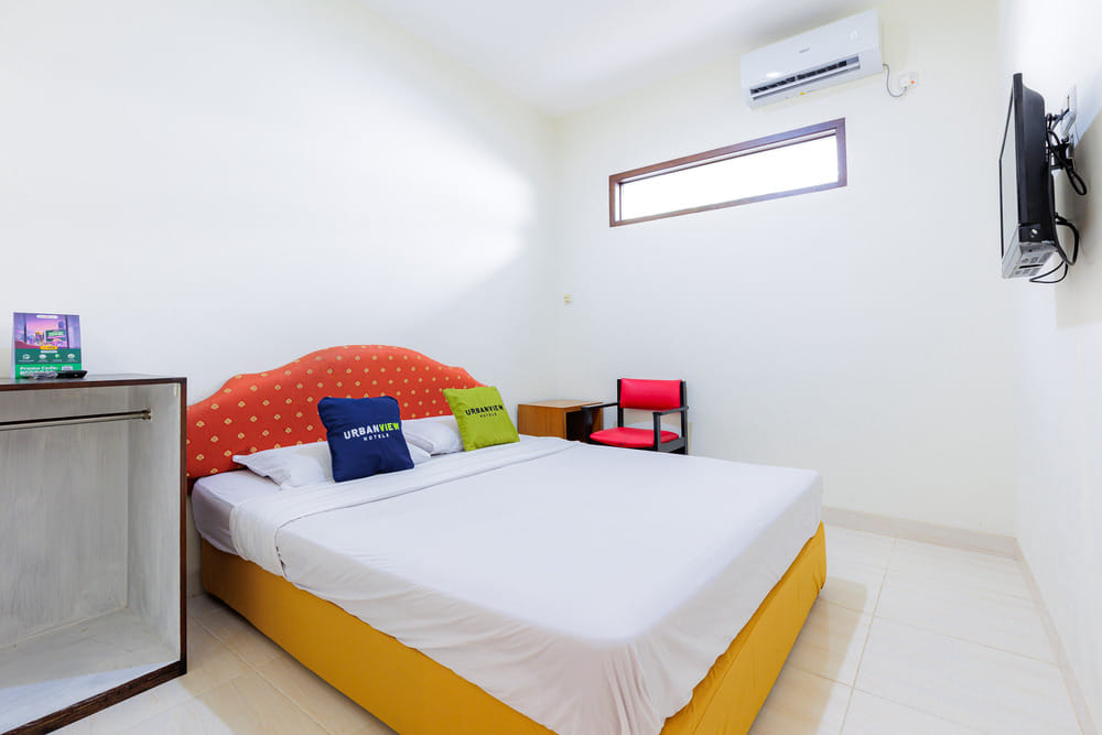 RedDoorz Deluxe Room