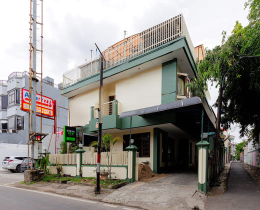 Urbanview Hotel Mitra near Grand Indonesia