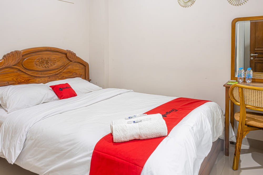 RedDoorz Deluxe Room