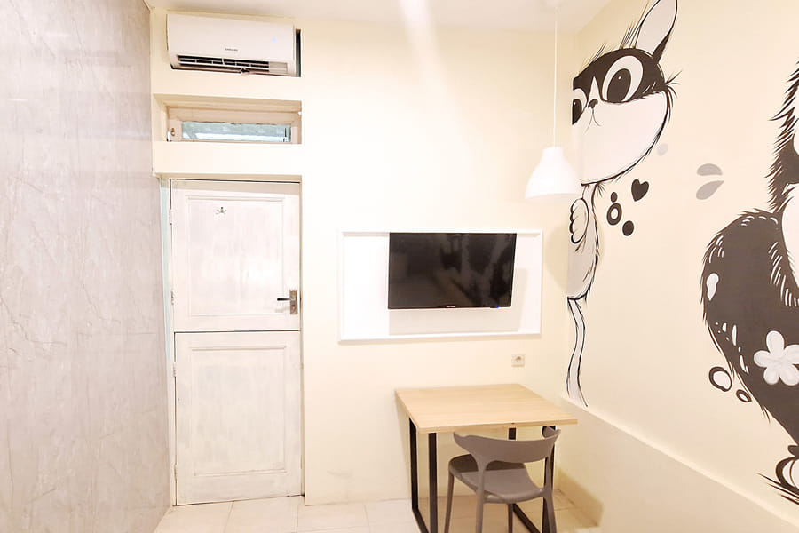 RedDoorz @ Victoria Hotel near Stasiun Blitar