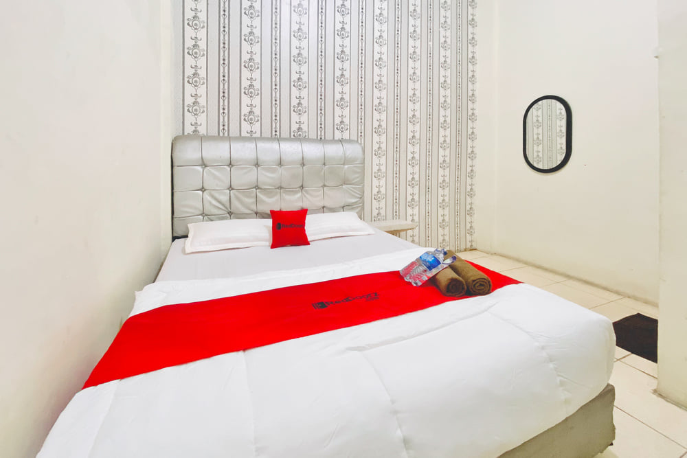 RedDoorz Room