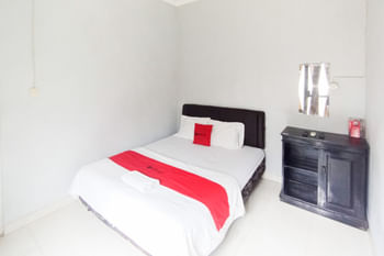RedDoorz @ Penginapan Hello Pacitan
