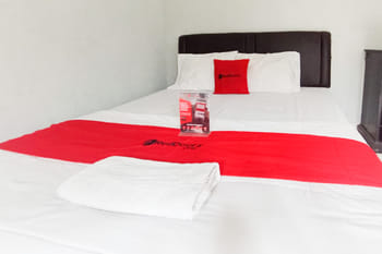 RedDoorz @ Penginapan Hello Pacitan
