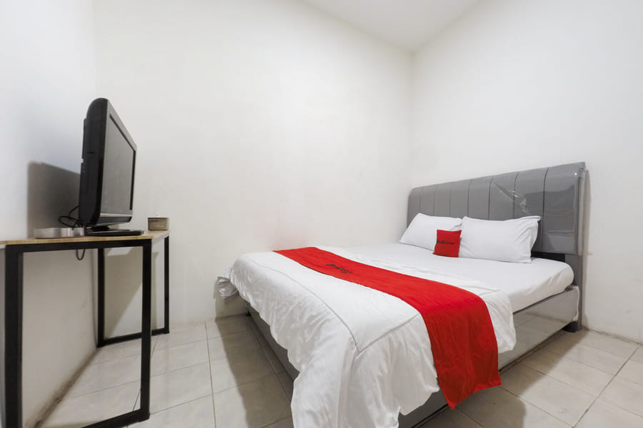 RedDoorz @ Flamboyan Harapan Indah