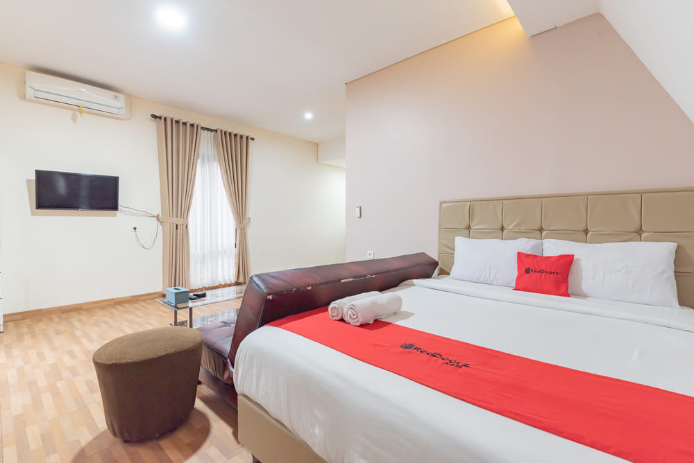 RedDoorz Deluxe Room