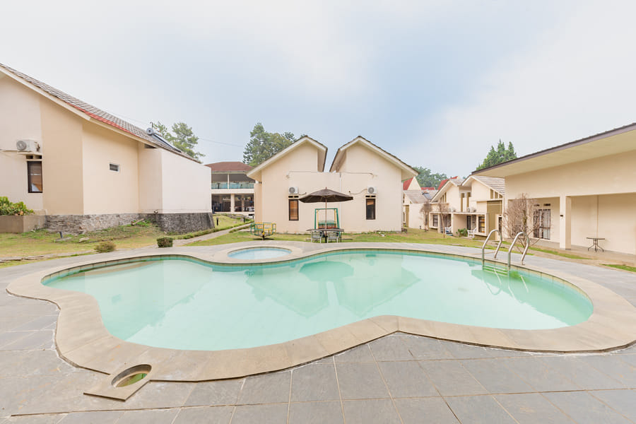 RedDoorz Premium @ Griya Inkoppabri Cisarua Puncak