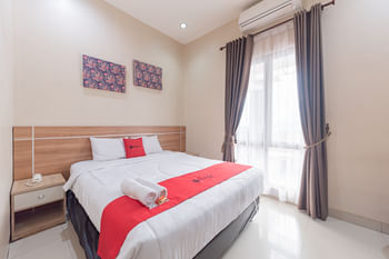 RedDoorz Premium @ Griya Inkoppabri Cisarua Puncak