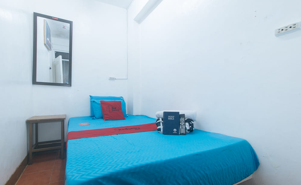 RedDoorz Standard Double Room