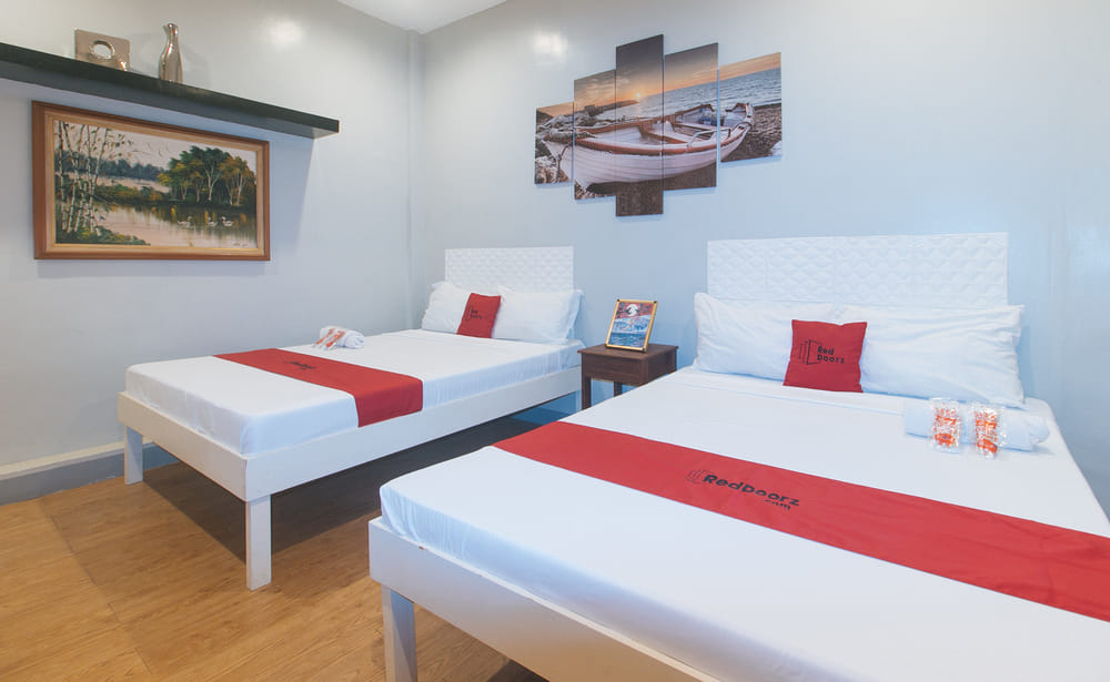 RedDoorz Superior Room