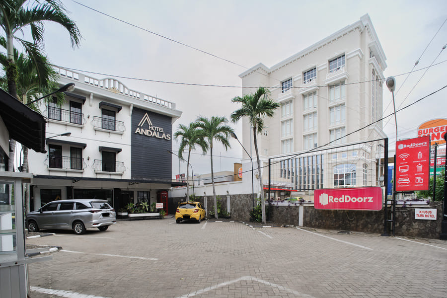 RedDoorz Plus @ Jalan Raden Intan Lampung