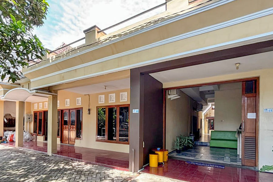 Tini's Guest House Malang RedPartner
