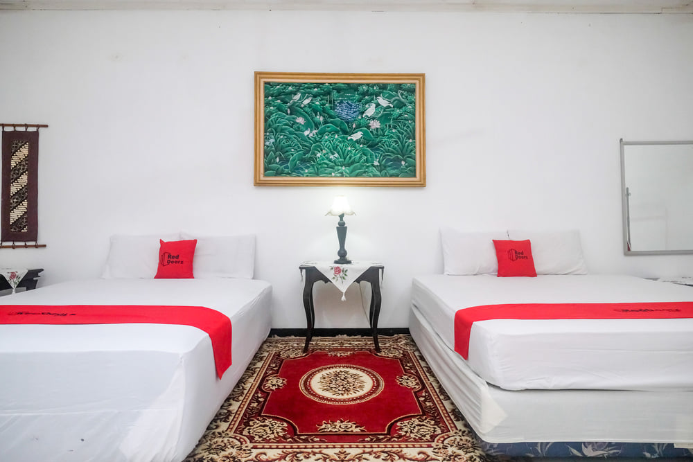 RedDoorz Family Room (4 Adults)