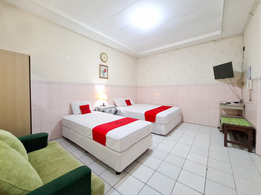 RedDoorz Family Room
