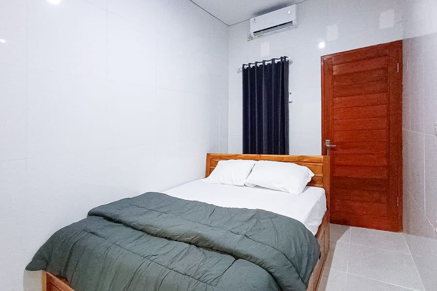 Widi Guest House near GWK Mitra RedDoorz
