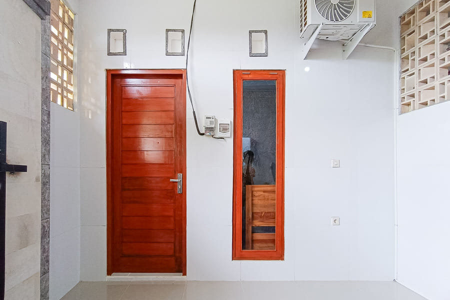 Widi Guest House near GWK Mitra RedDoorz