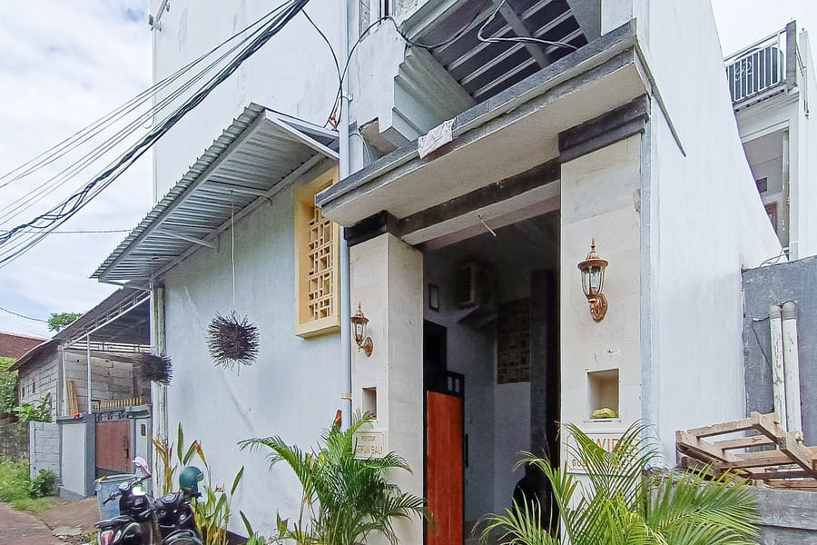 Widi Guest House near GWK Mitra RedDoorz