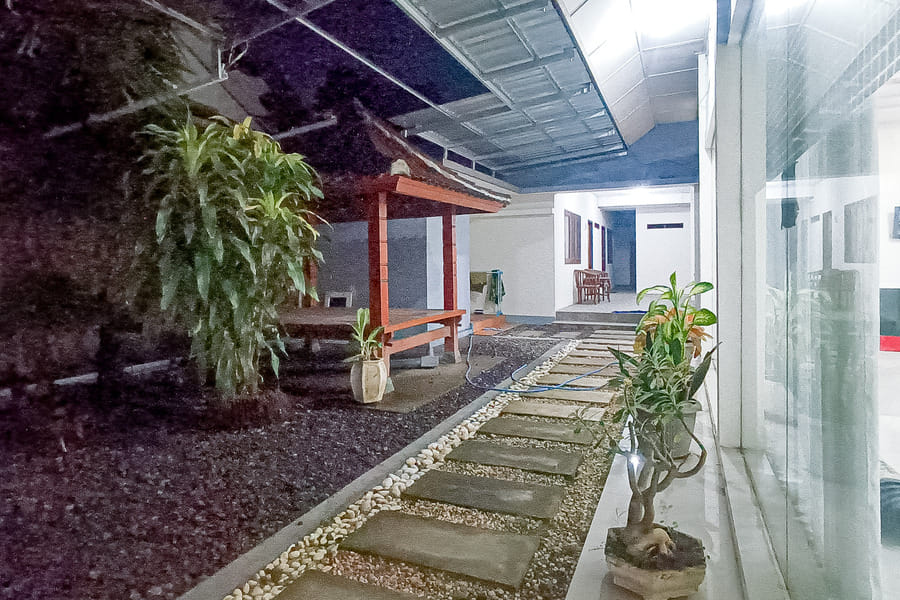 RedDoorz @ RRR Guesthouse Mataram