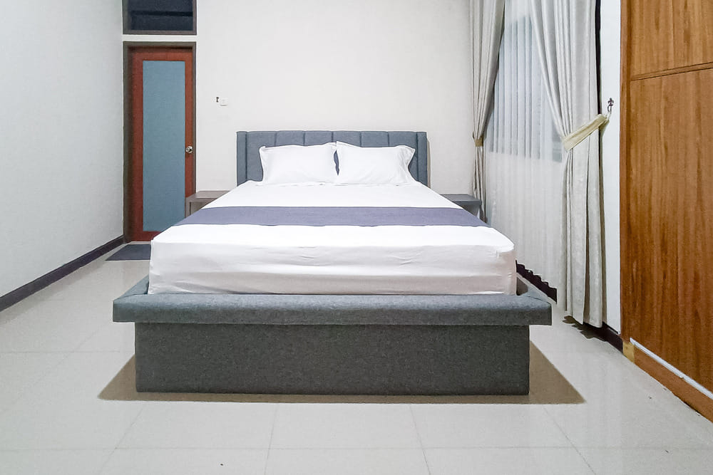 RedDoorz Deluxe Room