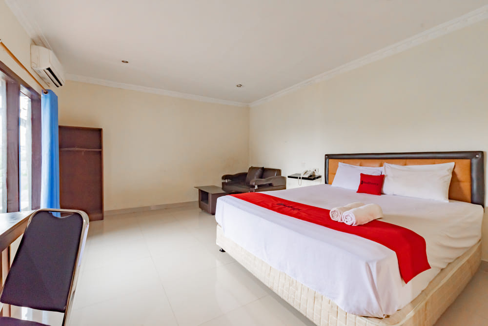 RedDoorz Deluxe Room