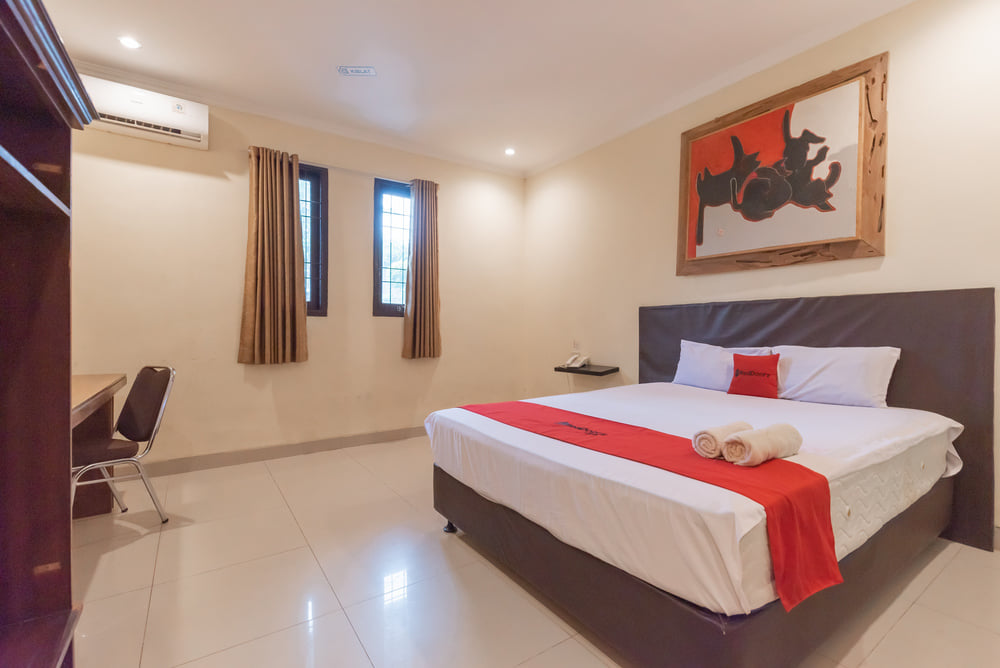RedDoorz Superior Room