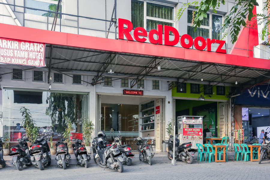 RedDoorz Plus @ Cemara Asri Medan