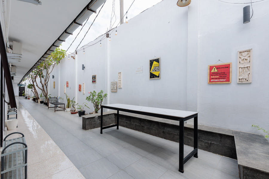 RedDoorz @ Jalan Otista Karawang