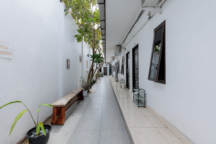 RedDoorz @ Jalan Otista Karawang